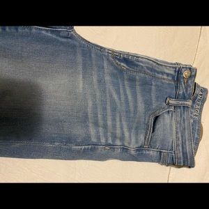 Light blue cropped jeans